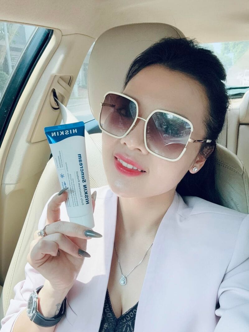 KÉM CHỐNG NẮNG HISKIN SPF 50+, PA++++ không chỉ là kem chống nắng. Đó là một “lớp áo tàng hình”: